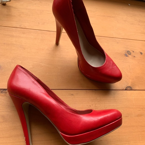 Aldo / Red / Rounded Toe / High Heels - Picture 1 of 10
